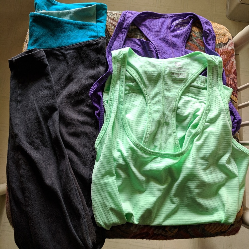 3/$10 Old Navy Activewear Bundle of Tanks/Leggings